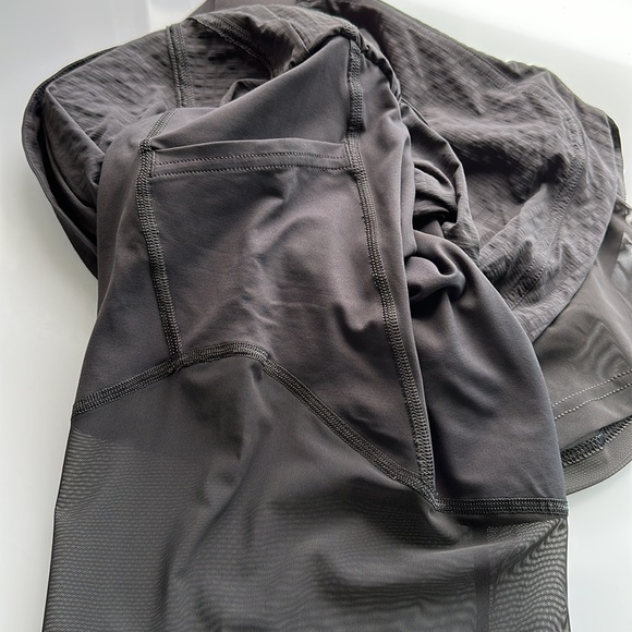 NWOT Lululemon 2 in 1 run shorts grey 6 - Picture 8 of 8